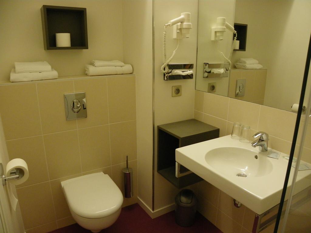 Hotel Logitel Saint-Doulchard Quarto foto